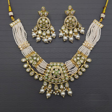 Traditional Kundan & Pearl Choker Necklace Set for Women – Wedding & Party Wear Jewellery with Matching Earrings