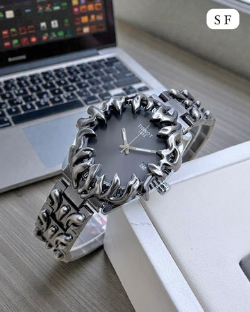 Men’s Luxury Chain Bezel Analog Watch | Stainless Steel Strap | Date Display | Premium Designer Style Wrist Watch