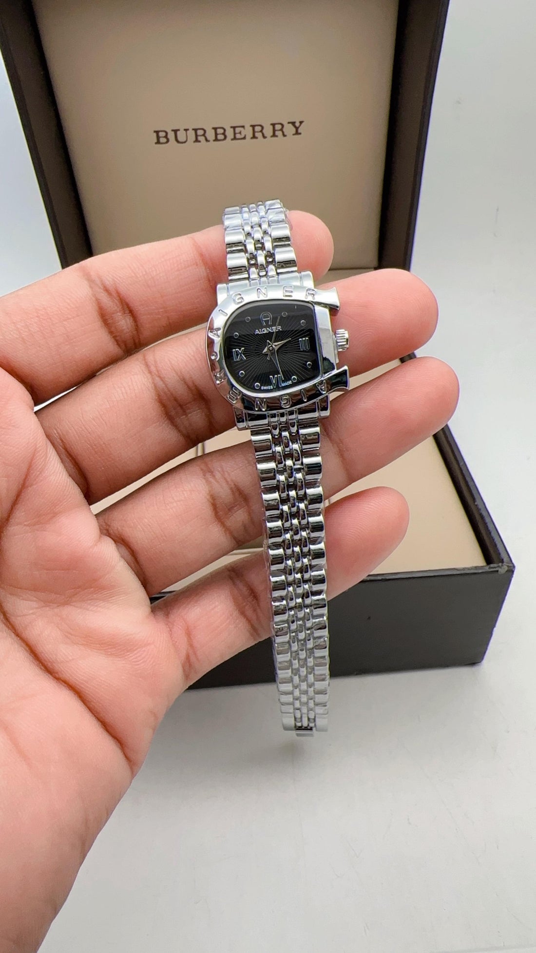 Aigner Style Two-Tone Luxury Ladies Analog Watch with Designer Dial & Premium Chain Strap