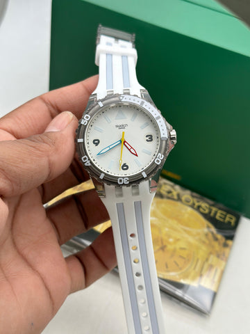 Men’s Sporty Analog Watch – White Dial with Silicone Strap (Casual Everyday Wear)