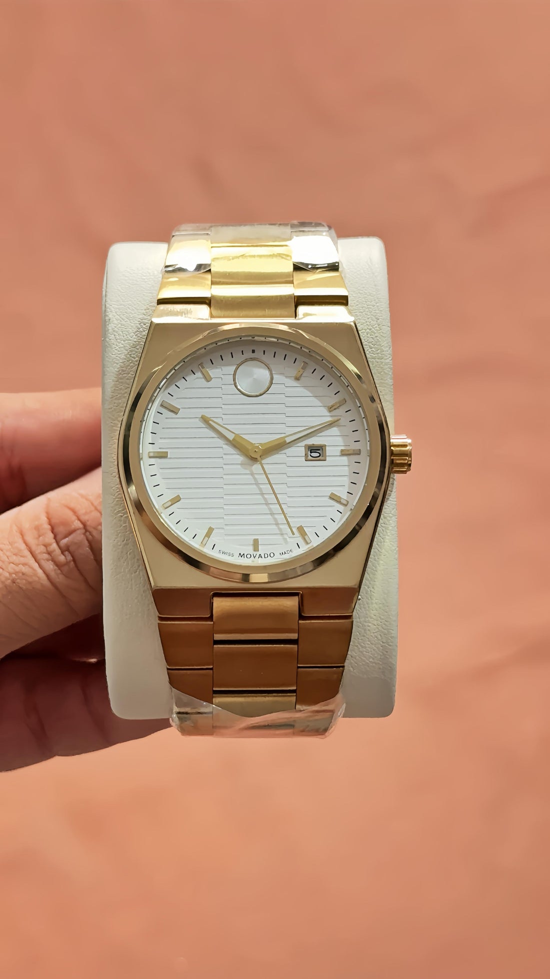 Men’s Luxury Gold Analog Watch – Stainless Steel Strap with White Textured Dial (Minimalist Design)