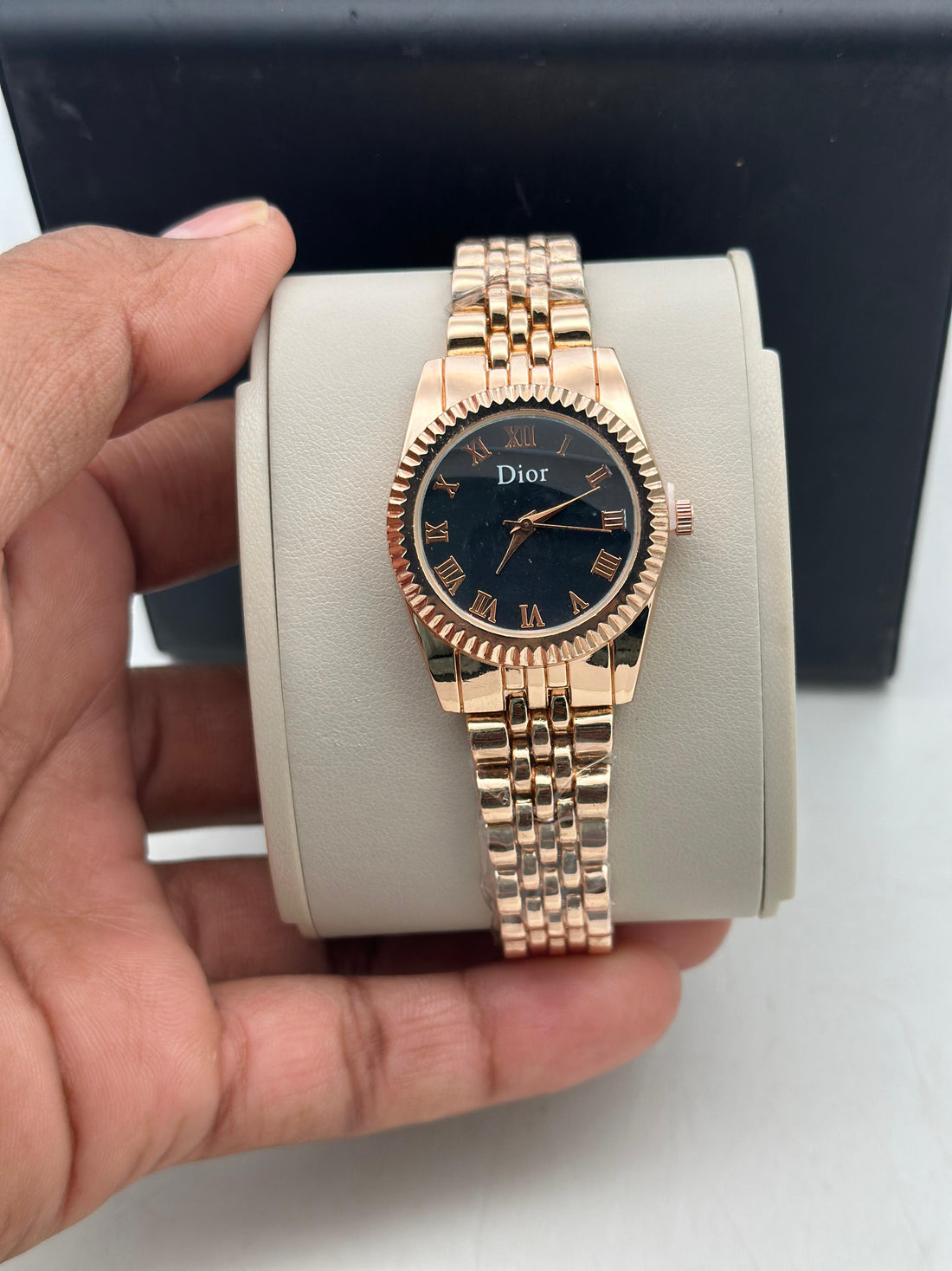 Women’s Stylish Black Dial Silver Chain Analog Watch