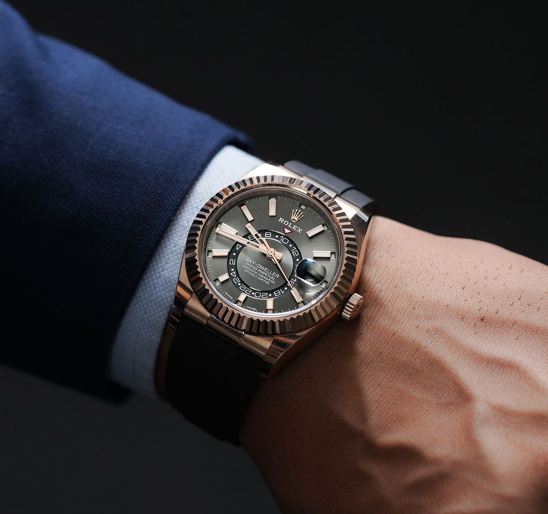 Luxury Rose Gold Men’s Analog Watch with Black Silicone Strap
