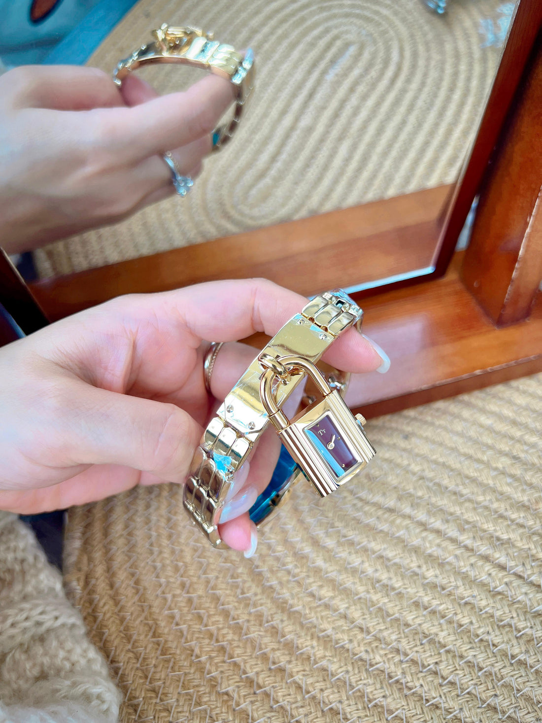 Elegant Gold-Tone Lock Style Bracelet Analog Watch for Women